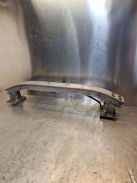 Front bumper cross member – Toyota Corolla Verso AR10 (2004-2009)