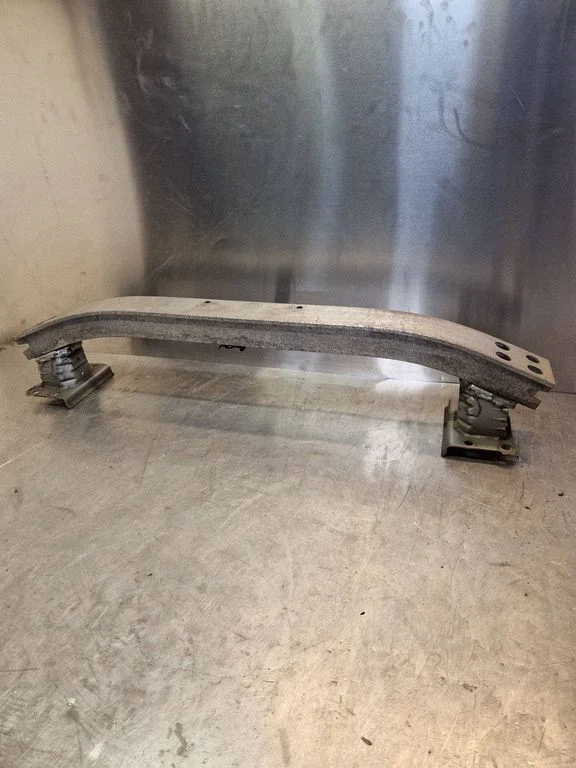Front bumper cross member – Toyota Corolla Verso AR10 (2004-2009)
