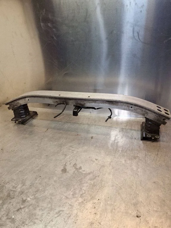 Front bumper cross member – Toyota Corolla Verso AR10 (2004-2009)