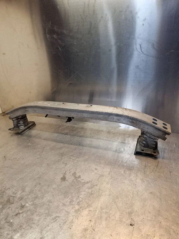 Front bumper cross member – Toyota Corolla Verso AR10 (2004-2009)