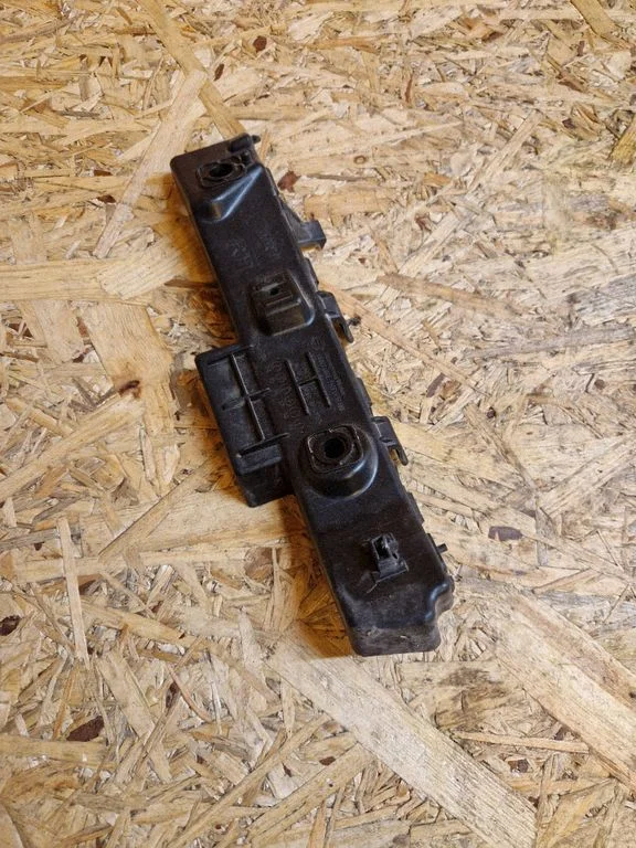 Front bumper mounting bracket 787323500