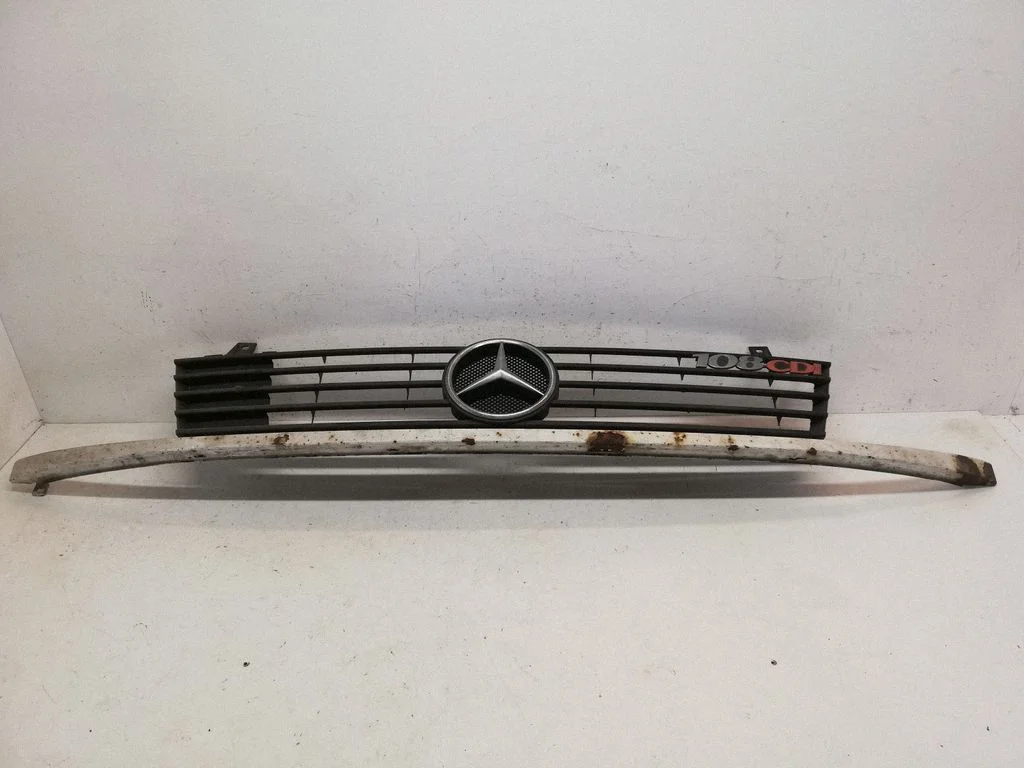 Front bumper upper radiator grill – Mercedes-Benz Vito Viano W638 (1996-2003)