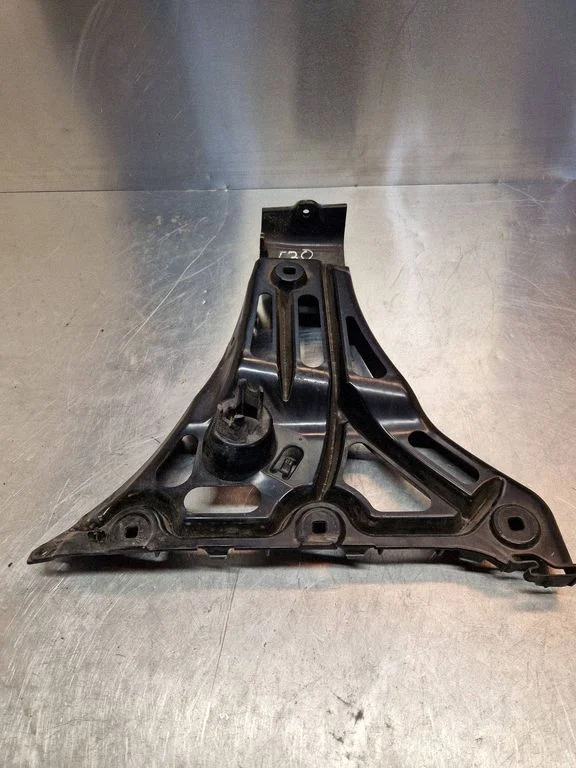 Front bumper mounting bracket – BMW 5 Series E60 E61 (2004-2010)