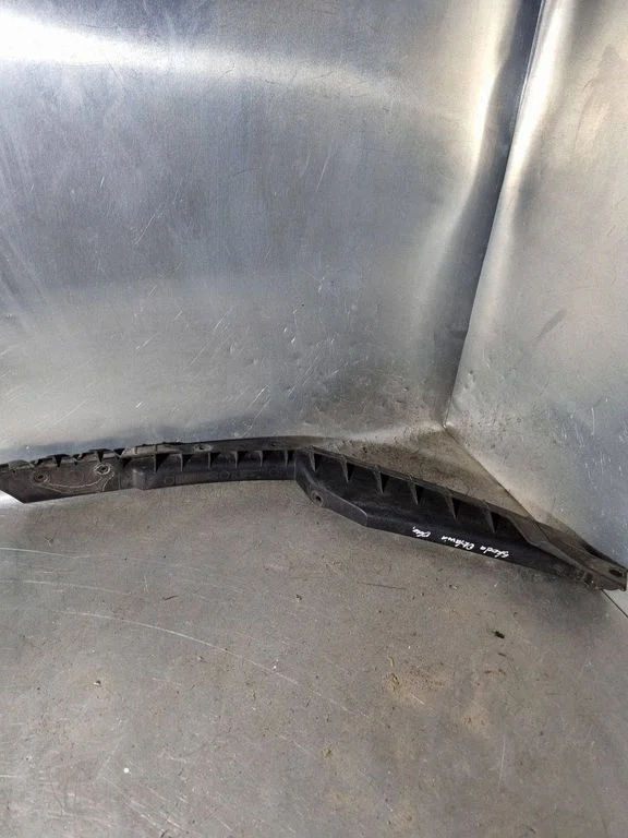 Front bumper mounting bracket – Skoda Octavia Mk2 (1Z) (2004-2013)