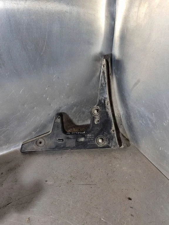 Front bumper mounting bracket – Audi A6 Allroad C5 (1999-2005)