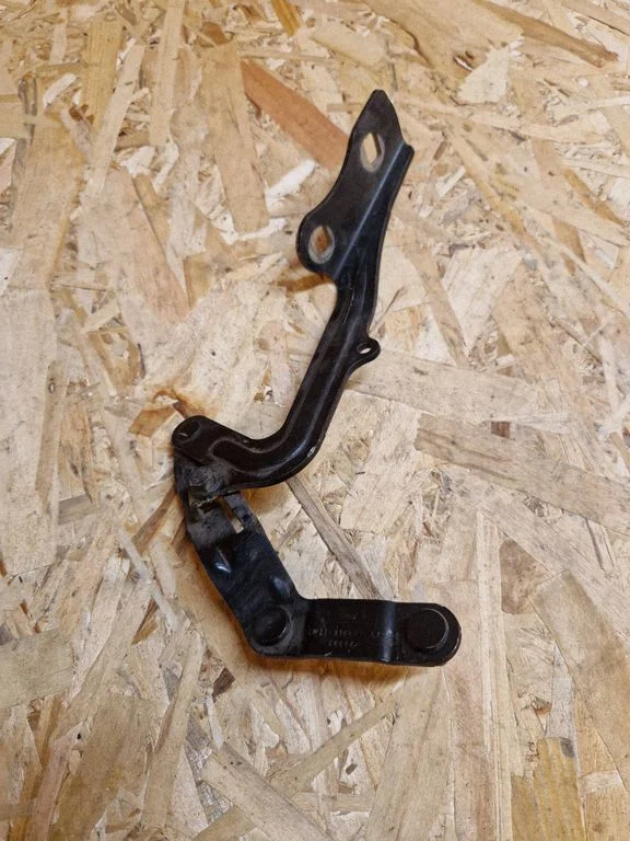 Mootorikapoti hinged 6M21U16801