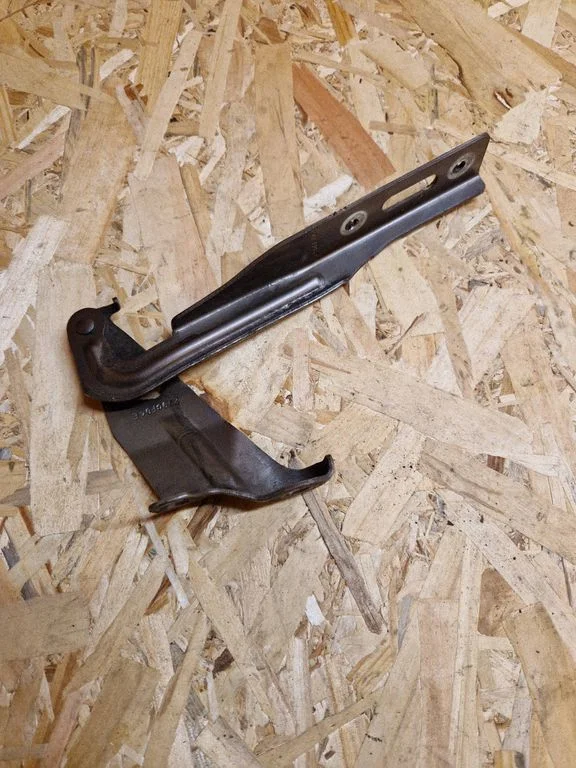 Engine bonnet/hood hinges – Honda CR-V (2013-2016)