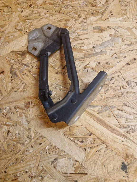 Engine bonnet/hood hinges – Volkswagen Touran II (2010-2016)