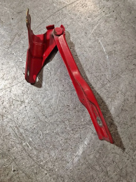 Engine bonnet/hood hinges – Volkswagen Polo V 6R (2009-2017)