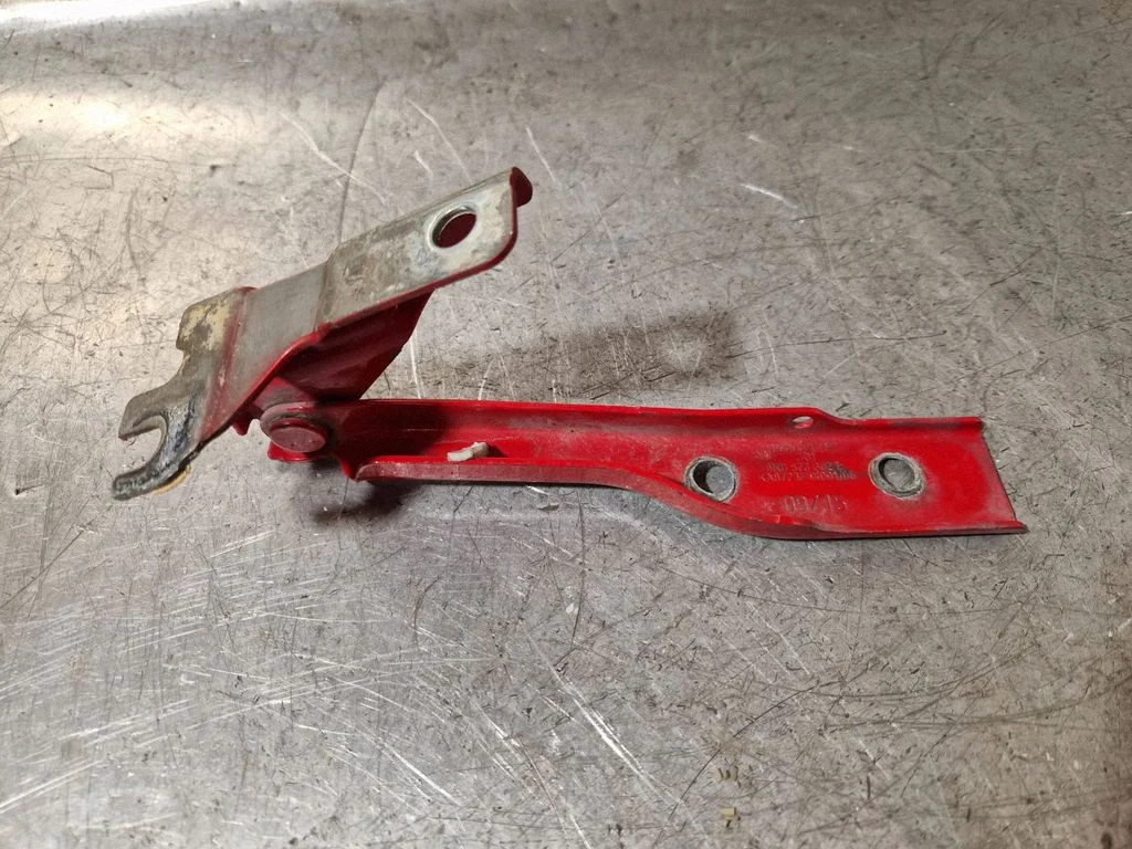 Engine bonnet/hood hinges – Volkswagen Polo V 6R (2009-2017)