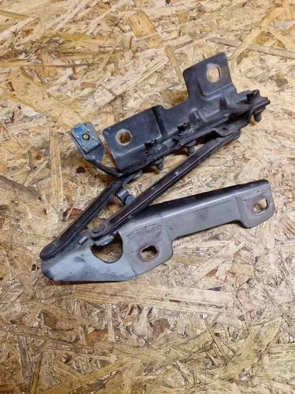 Engine bonnet/hood hinges – Opel Insignia A (2008-2017)