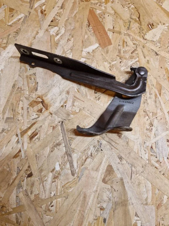 Engine bonnet/hood hinges – Honda CR-V (2013-2016)