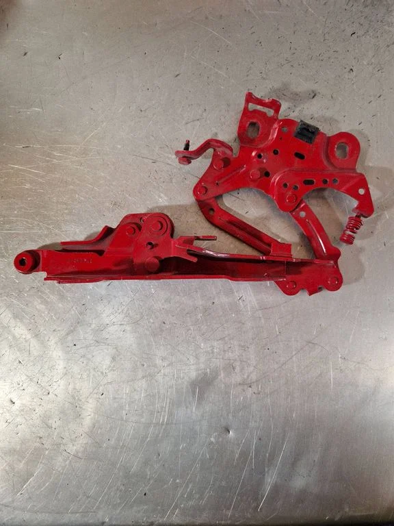 Engine bonnet/hood hinges 7300565