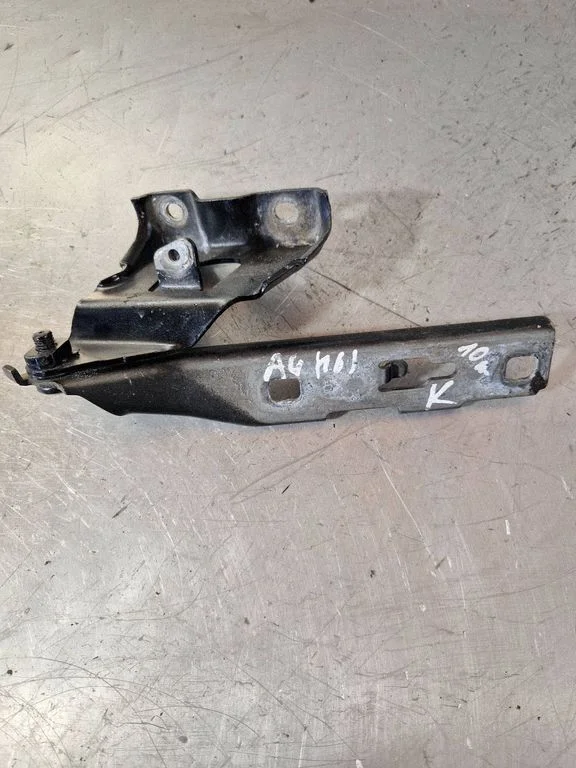 Engine bonnet/hood hinges 8K0823301D