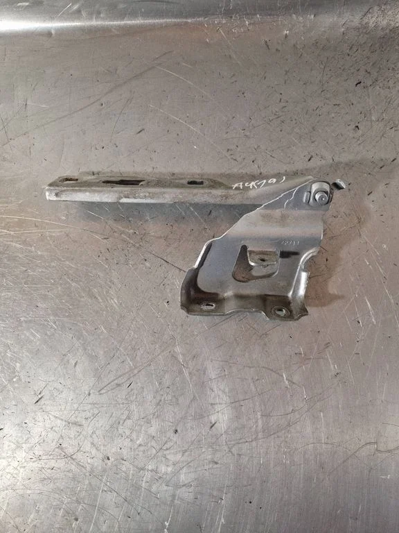 Engine bonnet/hood hinges 8K0823301D