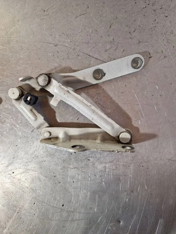 Engine bonnet/hood hinges – Volkswagen Transporter - Caravelle T5 (2003-2015)