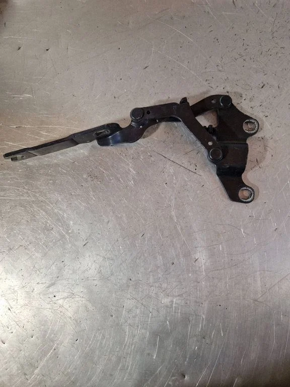 Engine bonnet/hood hinges 7115264