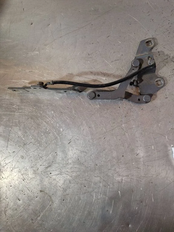 Engine bonnet/hood hinges 7115263