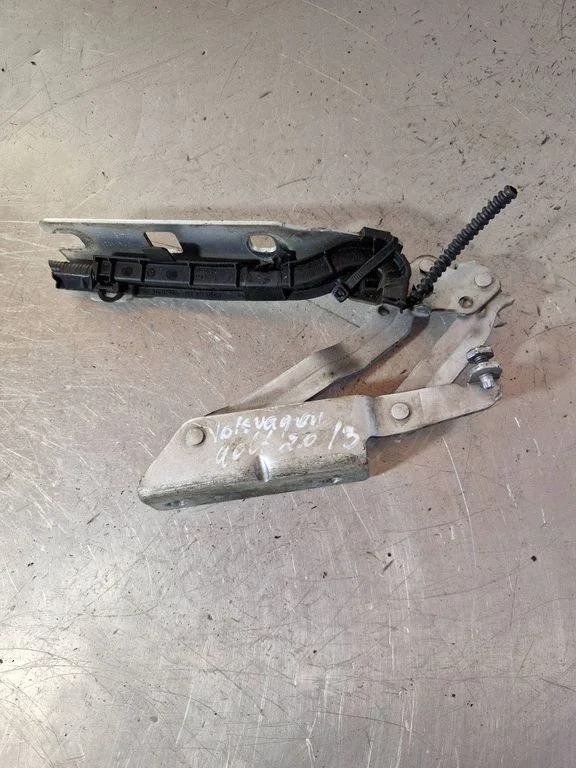 Engine bonnet/hood hinges – Volkswagen Golf Plus (2005-2013)
