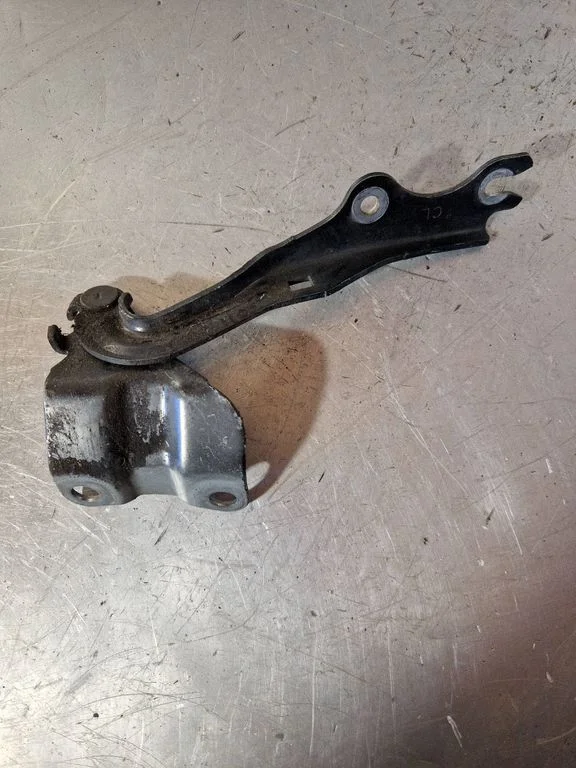 Engine bonnet/hood hinges – Mazda 6 (2008-2013)