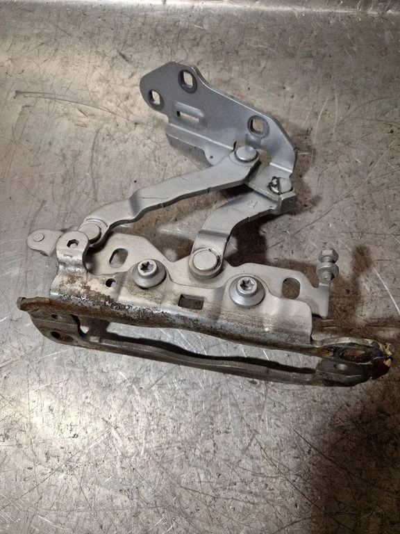 Engine bonnet/hood hinges A2048800828