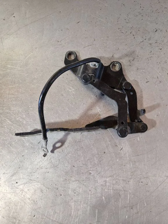 Engine bonnet/hood hinges – BMW 3 Series E92 E93 (2005-2014)