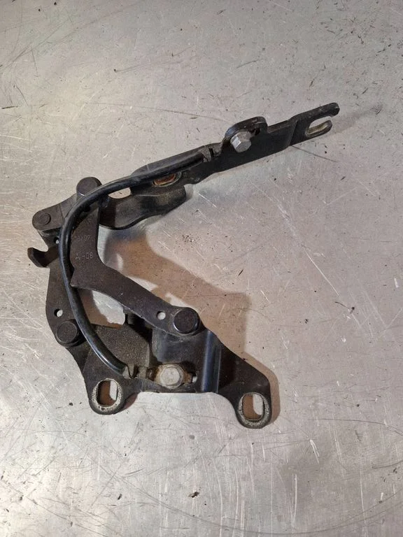 Engine bonnet/hood hinges – BMW 3 Series E90 E91 (2005-2012)