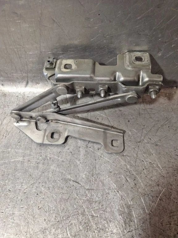 Engine bonnet/hood hinges – Opel Insignia A (2008-2017)