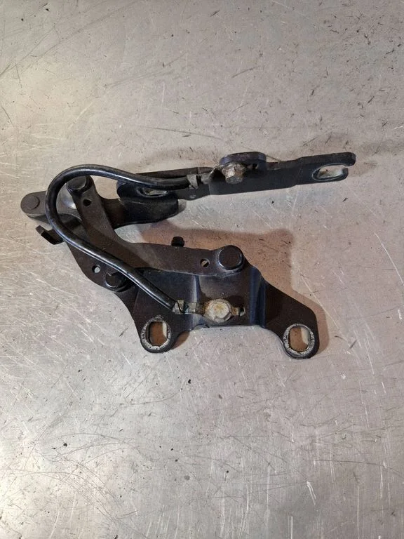 Engine bonnet/hood hinges – BMW 3 Series E90 E91 (2005-2012)