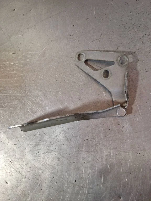Engine bonnet/hood hinges – Opel Astra H (2004-2012)