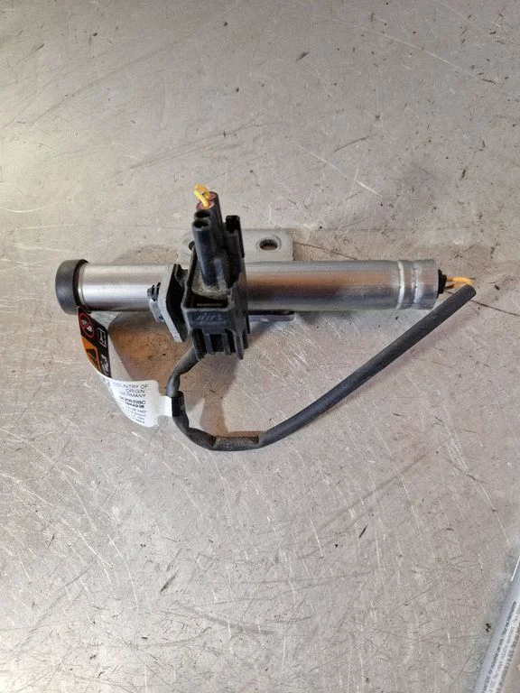 Engine bonnet/hood hinges 31688050LH