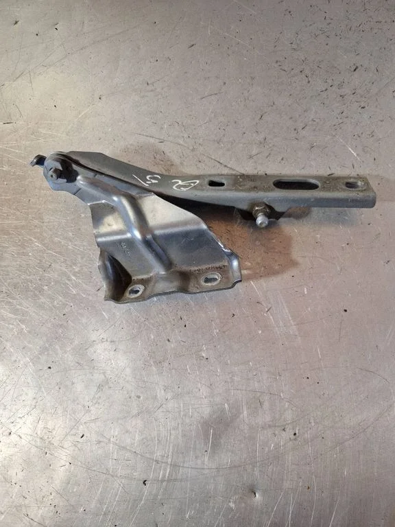 Engine bonnet/hood hinges – Audi Q5 SQ5 8R (2008-2017)