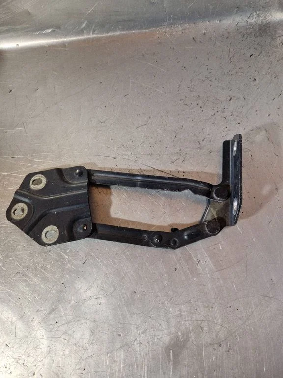 Engine bonnet/hood hinges – Volkswagen Touran I (2003-2010)