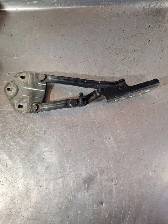 Engine bonnet/hood hinges – Volkswagen Touran I (2003-2010)