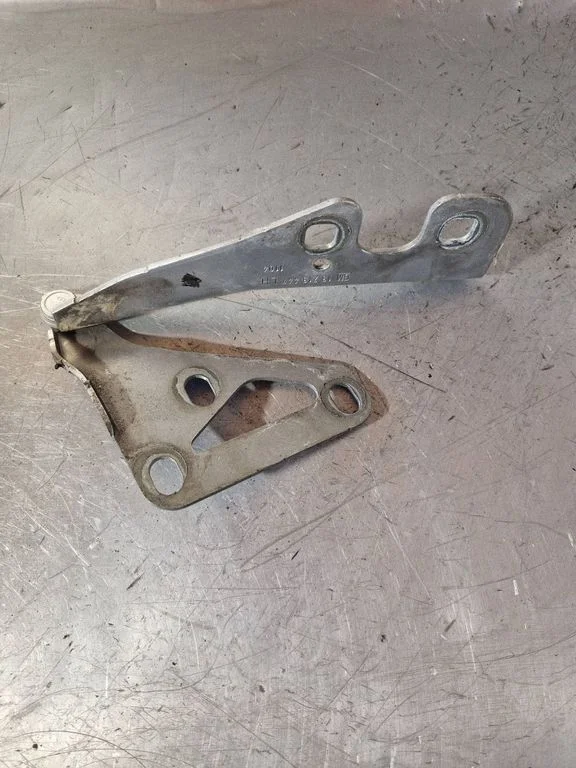 Engine bonnet/hood hinges – Opel Astra H (2004-2012)