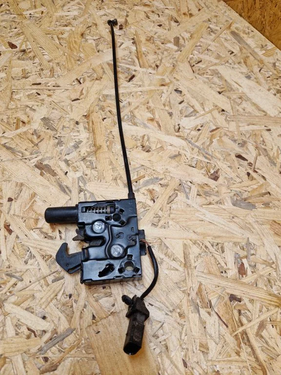 Engine bonnet/hood lock/catch 3V0823509B
