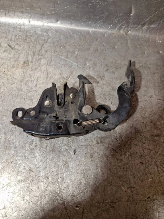 Engine bonnet/hood lock/catch