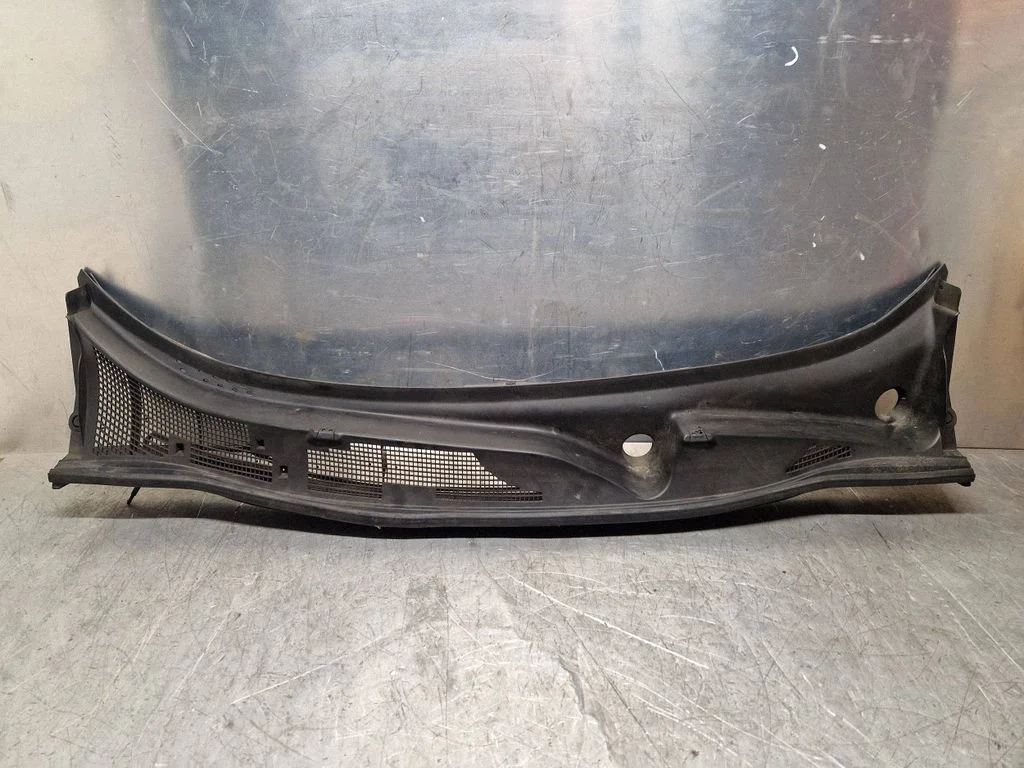 Wiper trim 668621KA5A
