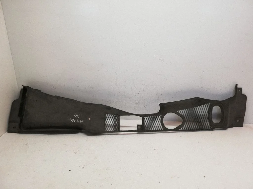 Wiper trim 8K1819447