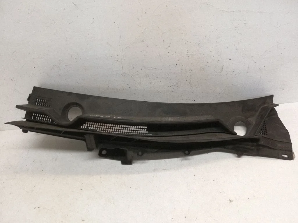 Wiper trim 668631CJ0A