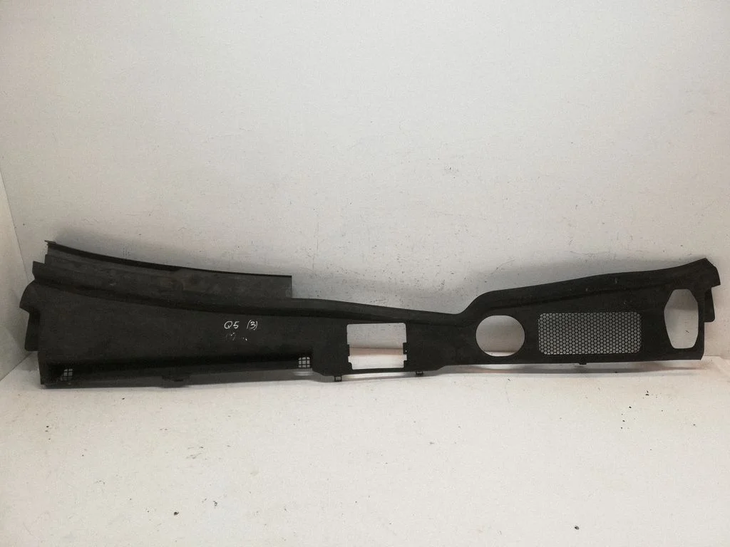 Wiper trim 8R1819447A
