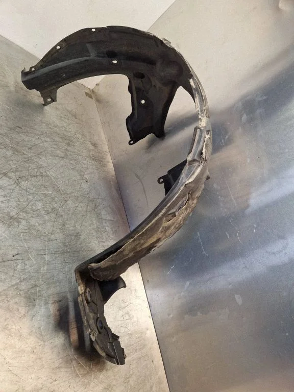 Front wheel arch liner splash guards – right