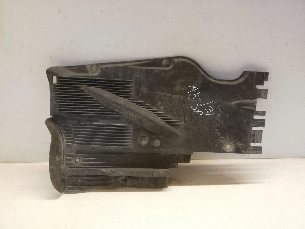 Center/middle under tray cover 8T8825215A