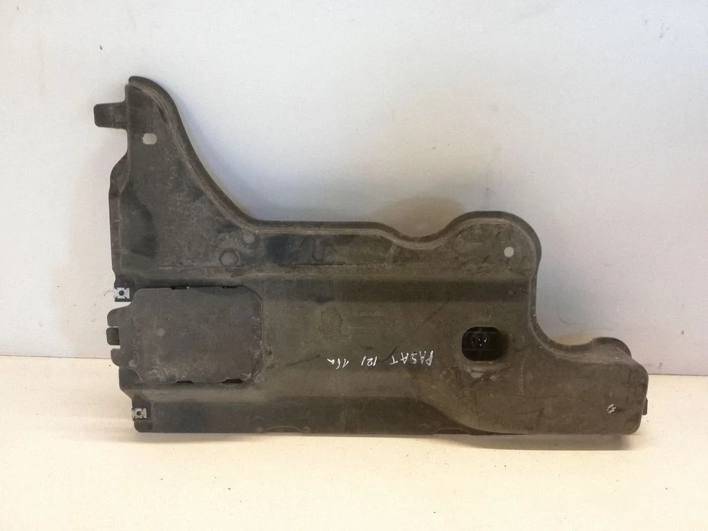 Center/middle under tray cover 3Q0825102A
