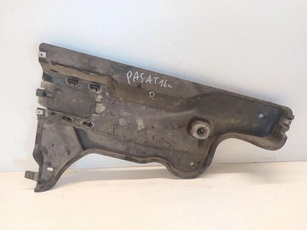 Center/middle under tray cover 3Q0825102AML
