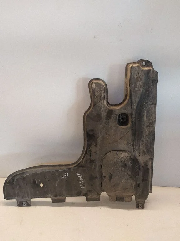 Center/middle under tray cover 5QF825102
