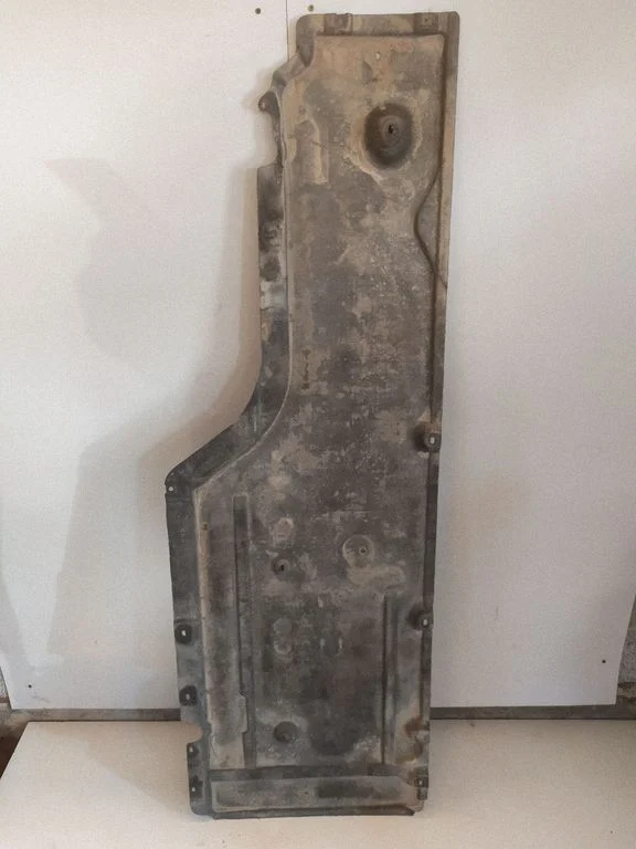 Center/middle under tray cover 51757009726