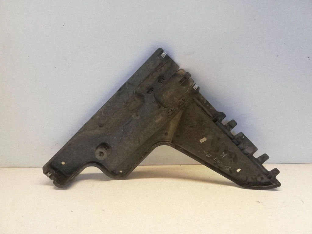 Center/middle under tray cover 3Q0825101A