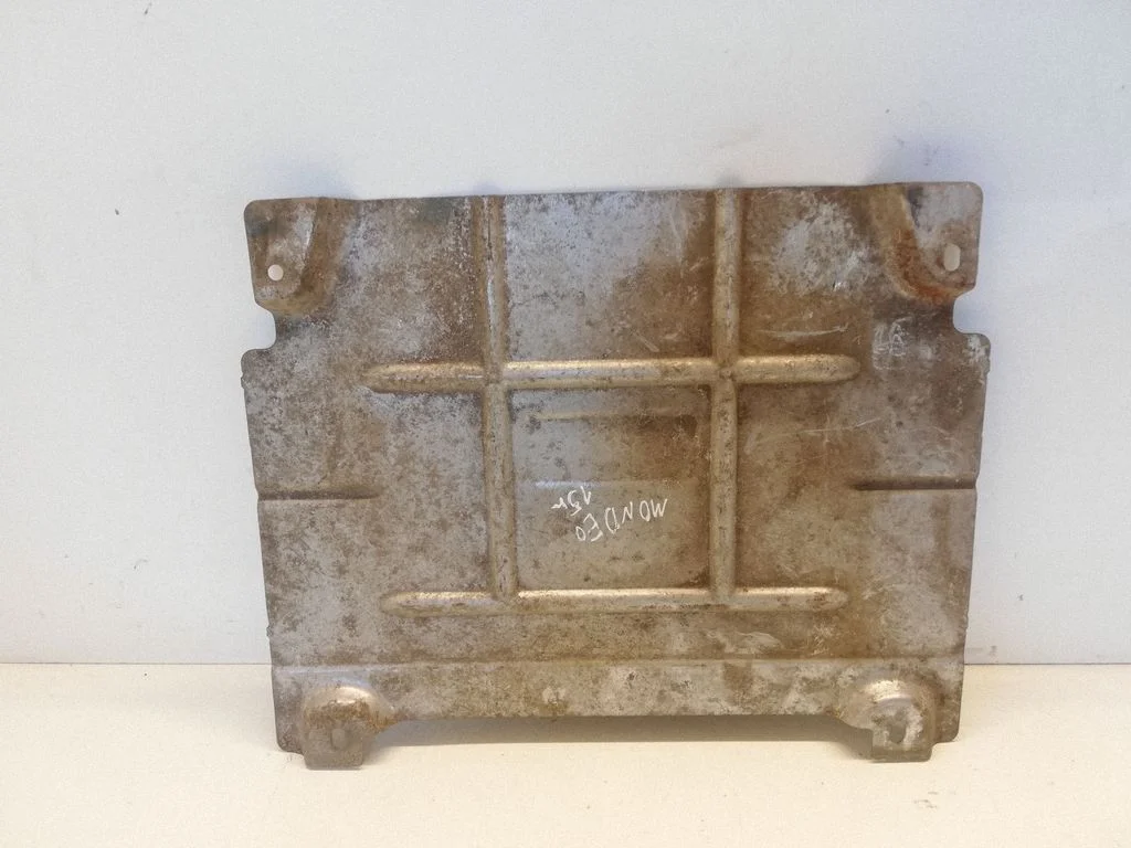 Center/middle under tray cover D893U11122AB