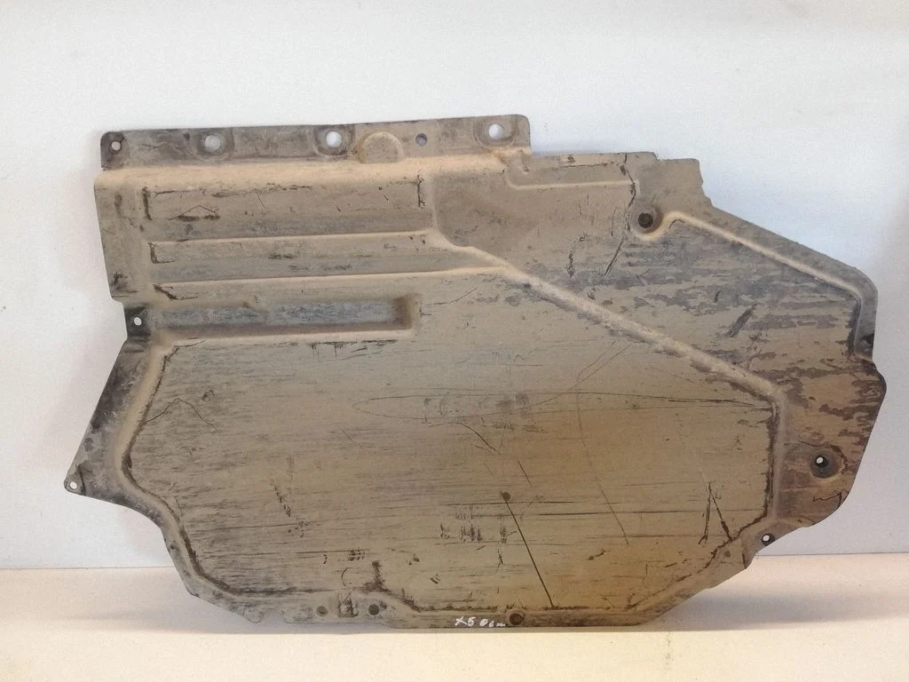 Center/middle under tray cover 51757158405